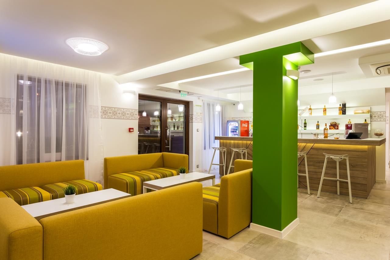 Отель Hotel Compliment Трявна