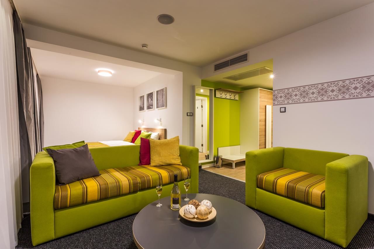 Отель Hotel Compliment Трявна